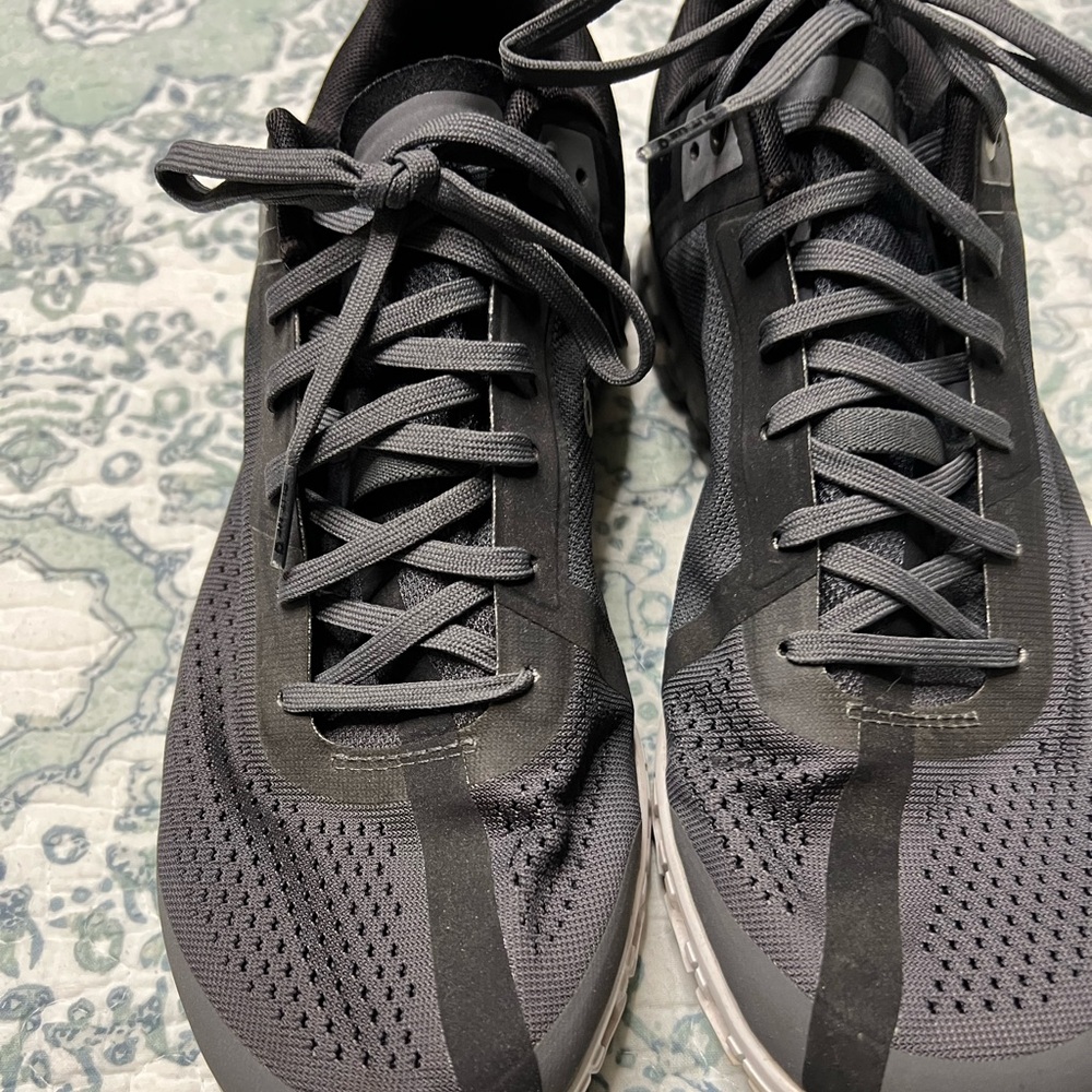 Mens on clouds worn 3 times